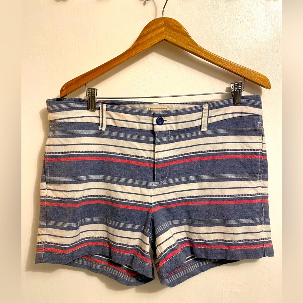 Striped Khakis by GAP Shorts / Size 14 / “The 4 inch short” / good condition